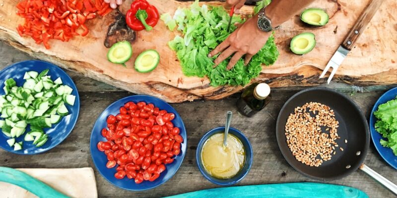 A table with food on it.