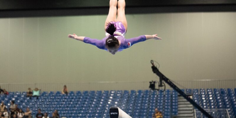 Photo Jumping athlete