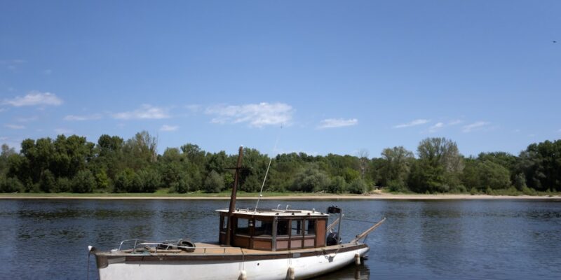 Photo Image: Cycling tour Nouns: Cycling, Tours, Loire Valley