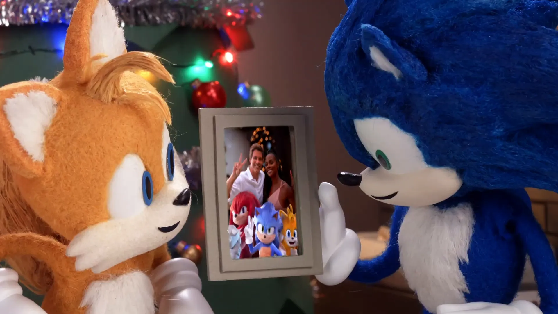 Team Sonic delivering presents